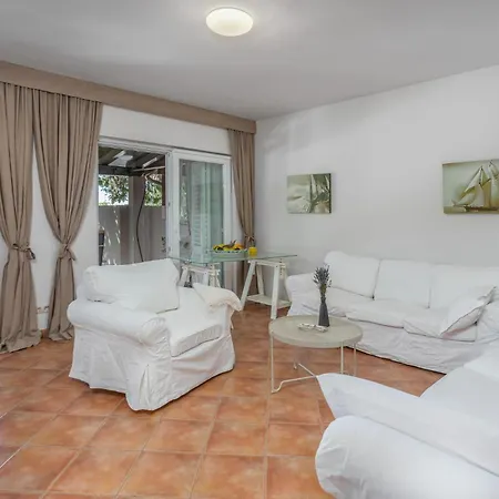 Amazing In Barbat With Kitchen * Barbat na Rabu