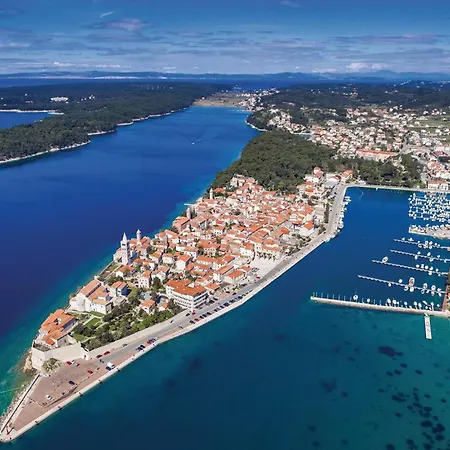 Amazing In Barbat With Kitchen