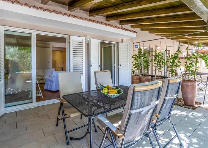 Ferienhaus Amazing In Barbat With Kitchen Barbat na Rabu