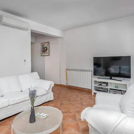 Amazing In Barbat With Kitchen Barbat na Rabu