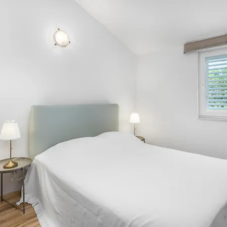 Amazing In Barbat With Kitchen * Barbat na Rabu