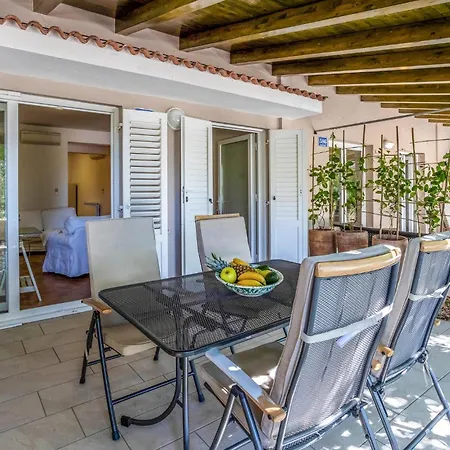 Ferienhaus Amazing In Barbat With Kitchen Barbat na Rabu
