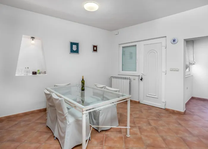Amazing In Barbat With Kitchen Casa de Férias Barbat na Rabu