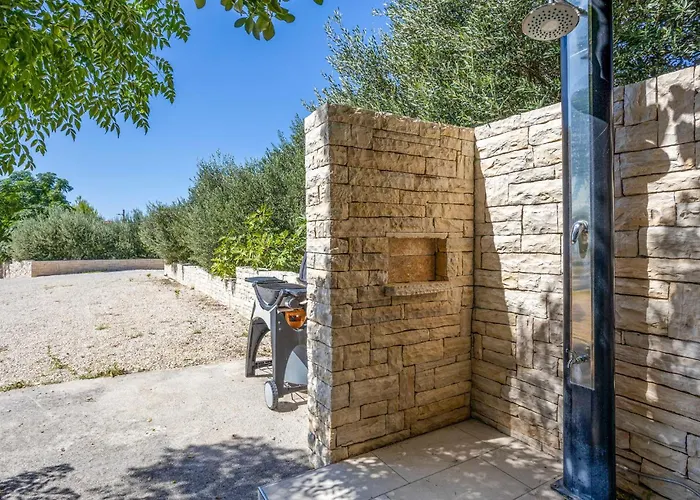 Amazing In Barbat With Kitchen Casa de Férias